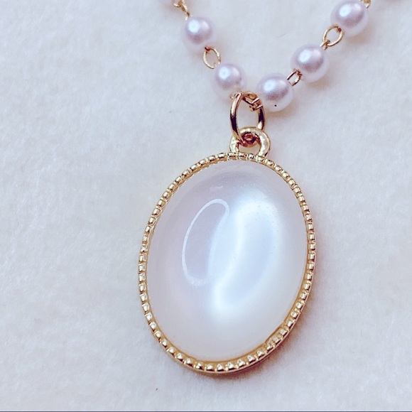 ❤️Seller’s Pick❤️ ❣️$25/3❣️ White Moonstone Pendant Faux Pearls Chain Necklace - Picture 4 of 11